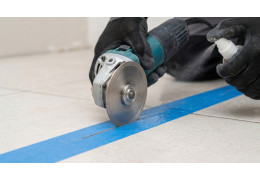 Couper du carrelage déjà posé : la méthode pour intervenir sans fissure