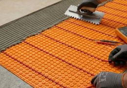 Installation DITRA-HEAT : le guide technique pour une pose sans fissure